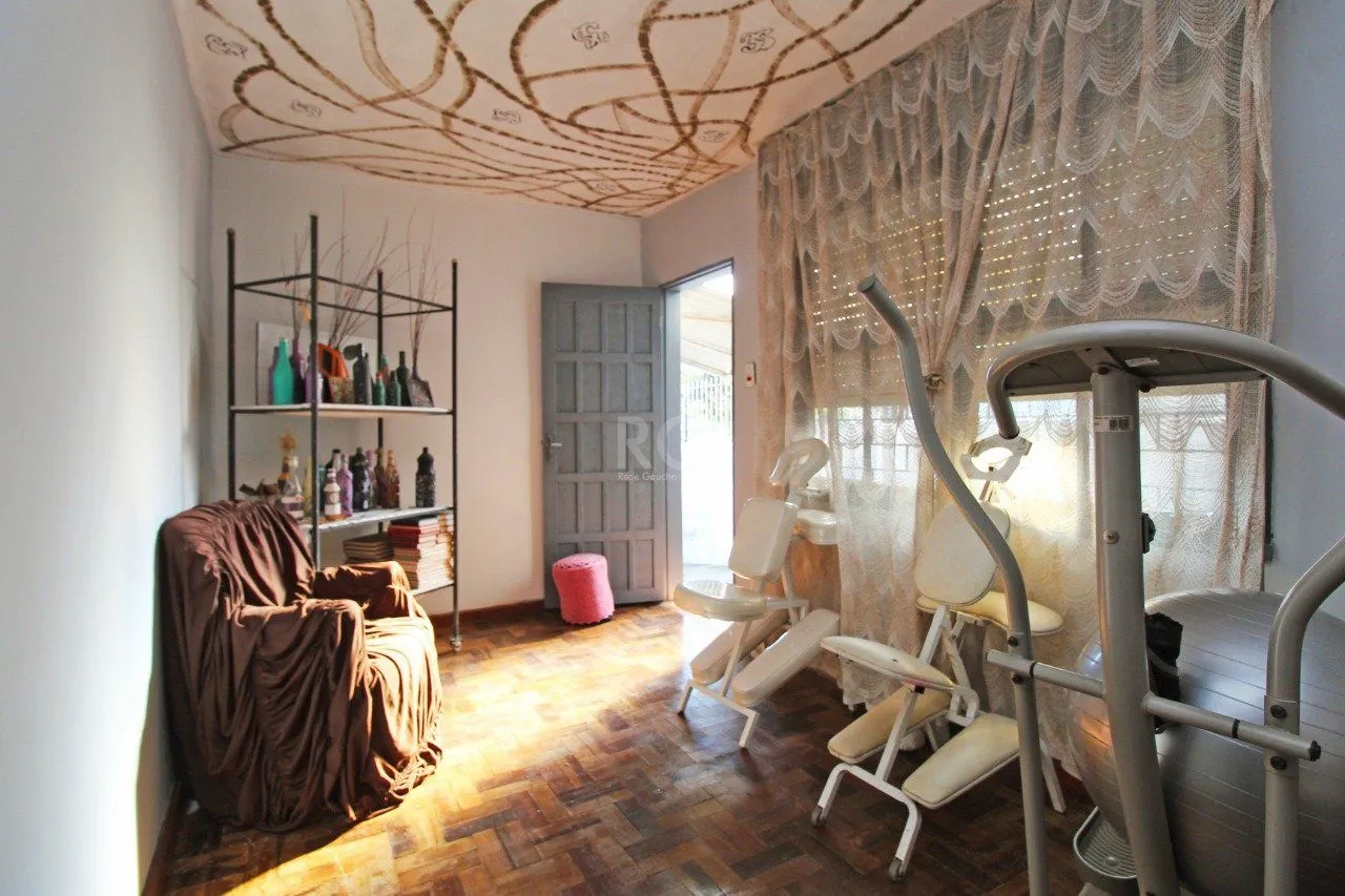 Imagem Casa 5 dormitórios, 1 suíte, 2 vagas de garagem, no bairro Camaquã, Poa/RS.
