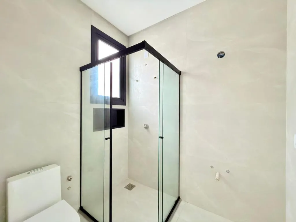 Imagem Casa em Condominio 4 Dormitórios - Bairro --