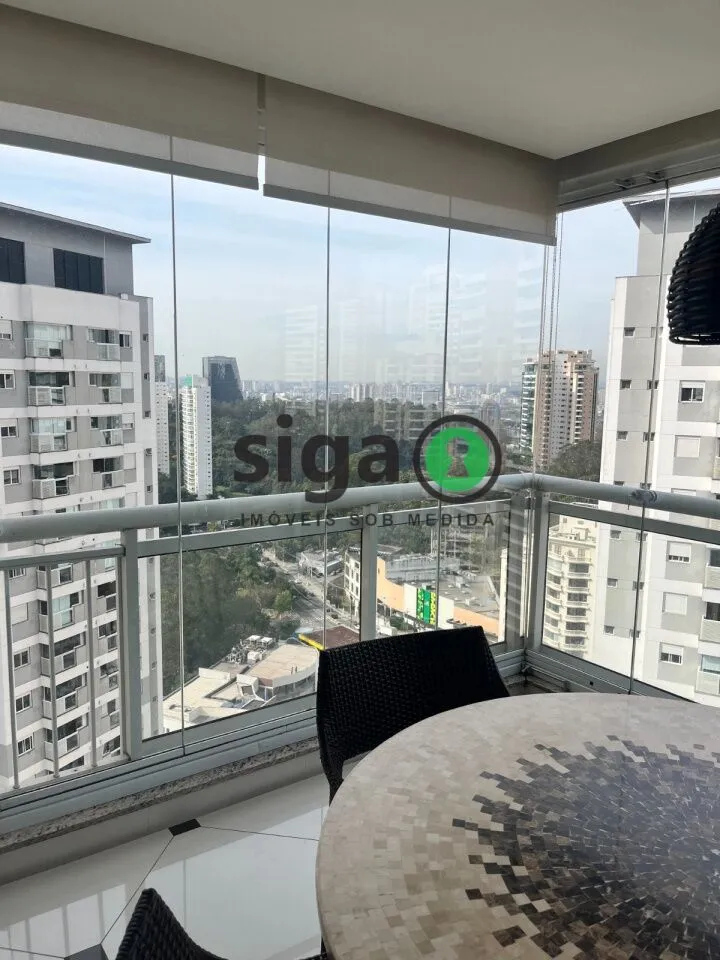 Imagem Apto à Venda com 200m², 3 suites, 4 vagas, Semi mobiliado, andar alto, no Panamby