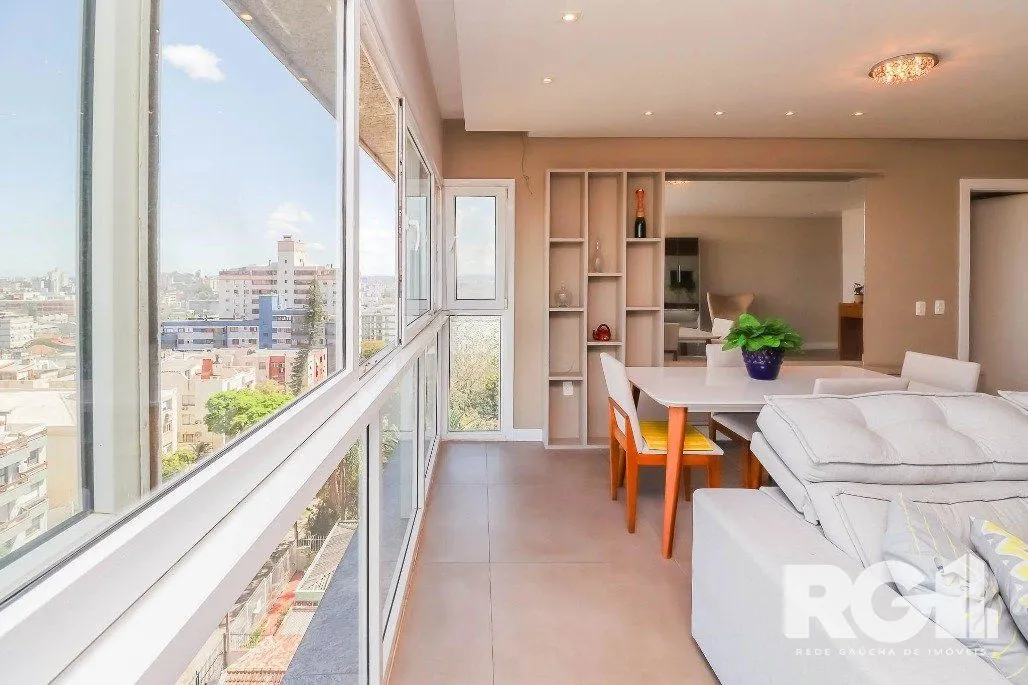 Imagem Apartamento com 3 Dormitórios, Suíte e Vaga Dupla - Andar Alto