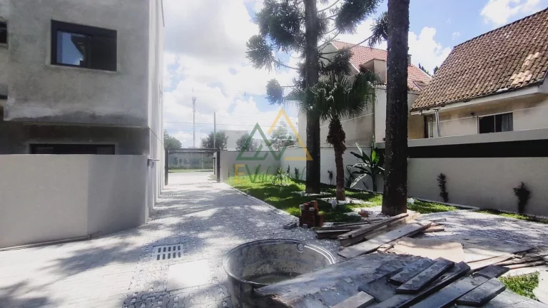 Imagem Sobrado à venda no bairro Cajuru - Curitiba/PR
