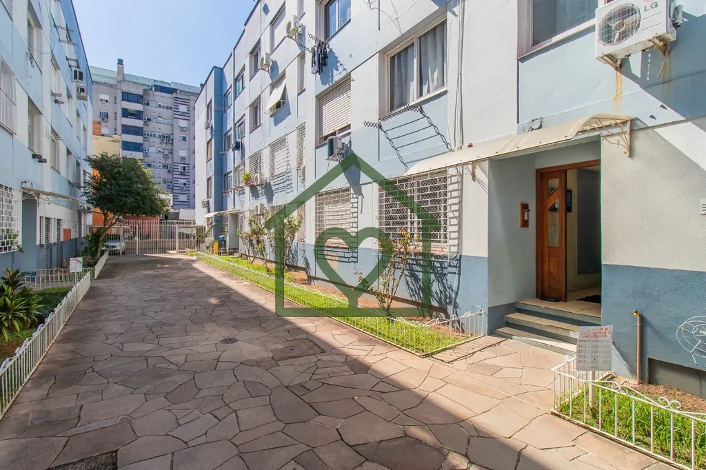 Imagem Heras Imóveis vende apartamento mobiliado, com 2 dormitórios, no bairro Passo da Areia, em Porto A...
