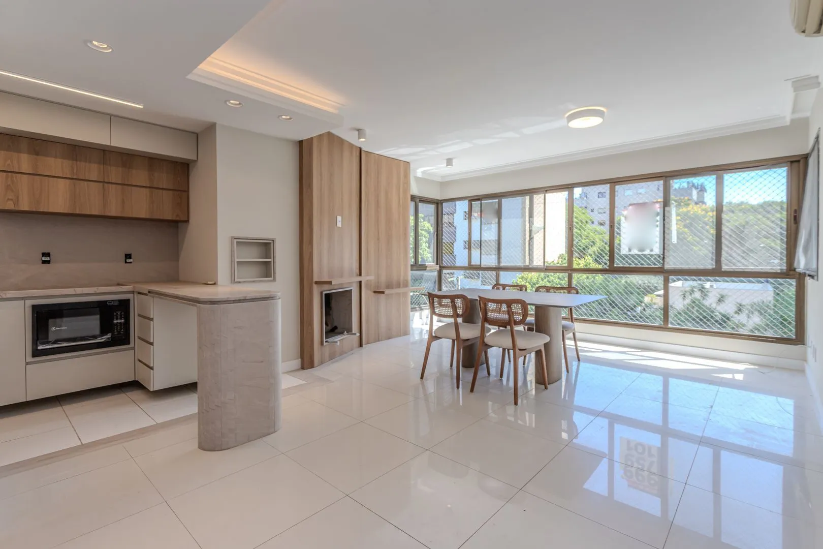 Imagem Apartamento no bairro Mont Serrat de 2 suítes e 2 vagas DESOCUPADO