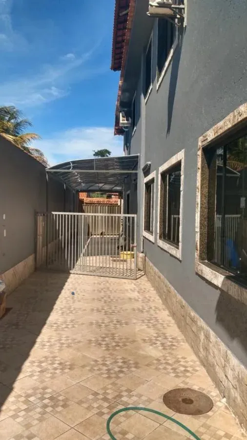 Imagem Casa em Condomínio para Venda em São Pedro da Aldeia / RJ no bairro Rua do Fogo