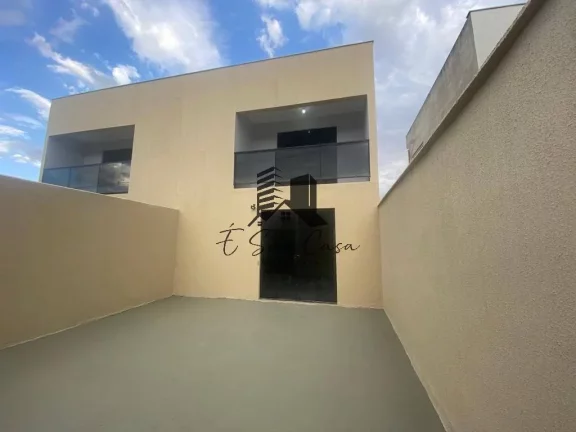 Imagem Casa Duplex 3 Quartos Suíte, Terraço e 2 Vagas, no Xangri-lá