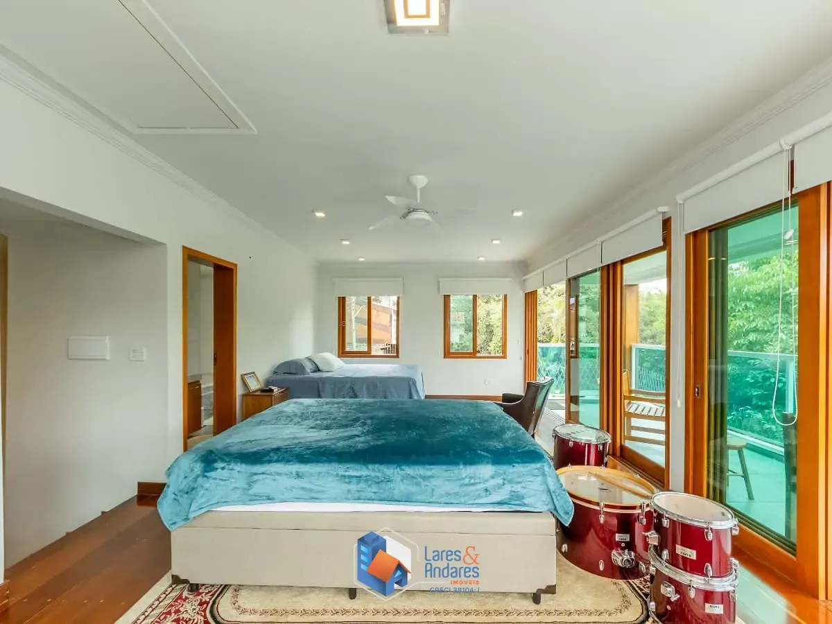 Imagem Sobrado para venda em Jardim Sertãozinho com 3 quartos, sendo 1 suíte, 247m²
