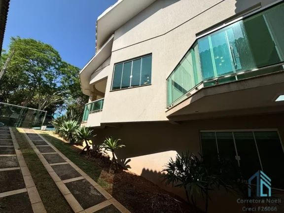 Imagem Casa moderna, 04 quartos c/suítes, piscina, área de laser em São Miguel do Oeste PR