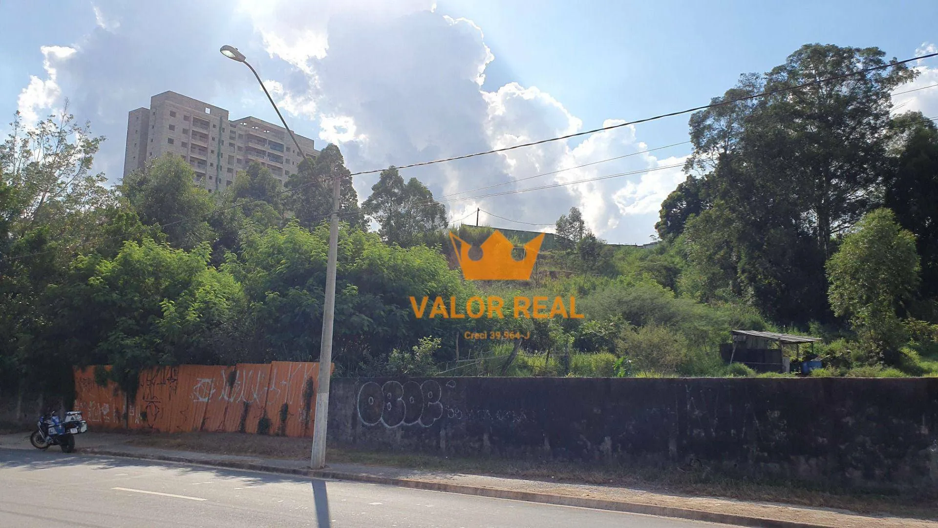 Imagem Oportunidade Única de Investimento em Jundiaí! Área Comercial com 3.047 m2 de frente para Av Samuel Martins.
