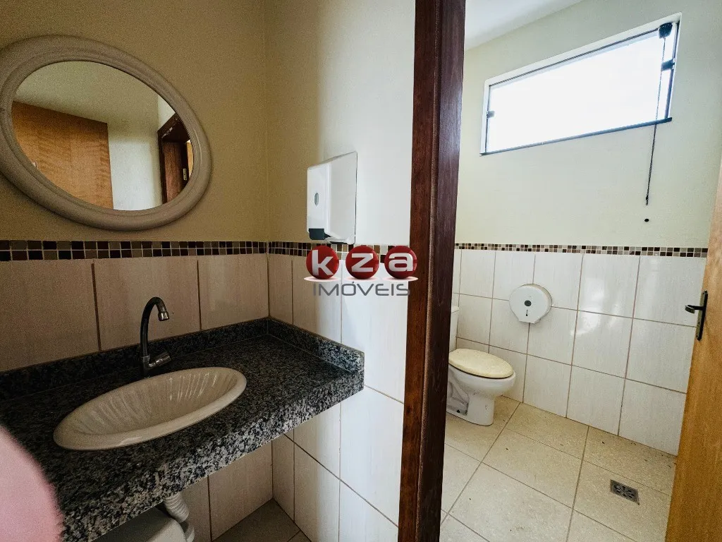Imagem Salão Comercial à Venda em Valinhos-SP, na Vila Faustina II: 3 Salas, 6 Banheiros, 6 Vagas e 511m² de Área