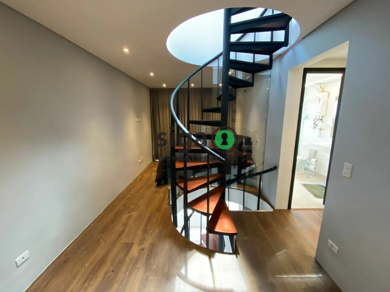 Imagem Cobertura Tríplex 2 Quartos com 2 Suítes, 1 vaga de garagem, 77m², para venda e locação