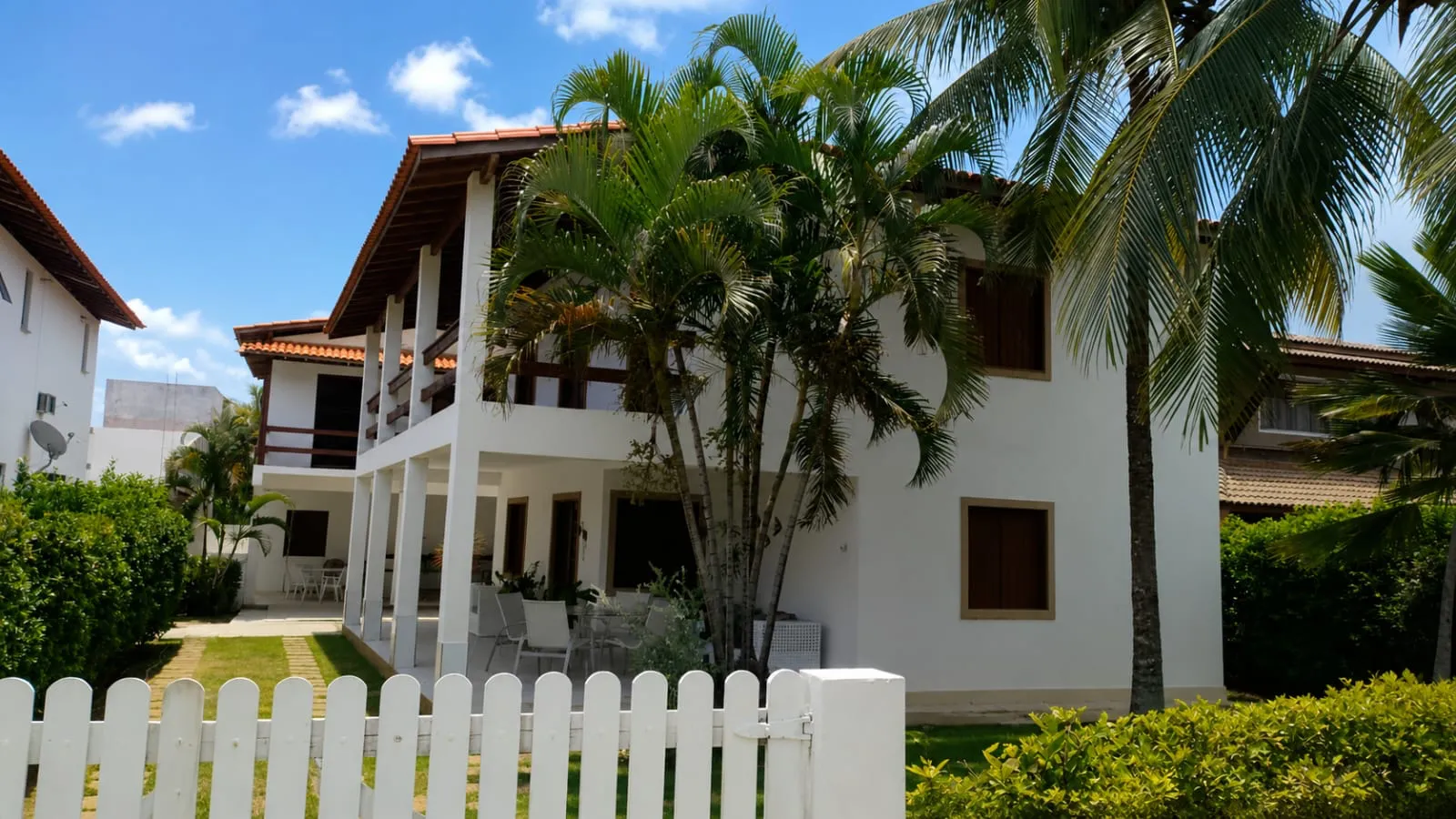 Foto do imóvel Casa de Condomínio com 4 Quartos à Venda ou Temporada, 900 m² em Guarajuba (Monte Gordo) - Camaçari
