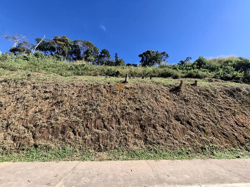 Imagem Terreno em Condomínio para Venda em Teresópolis / RJ no bairro Ermitage