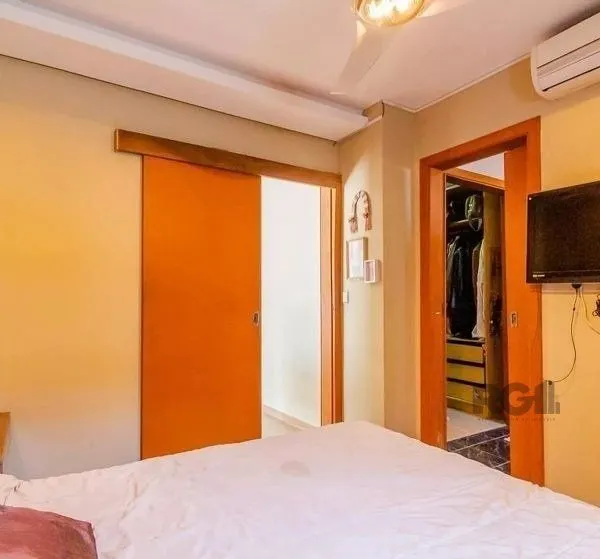 Imagem Casa sobrado no Partenon de 4 dormitórios e 2 vagas