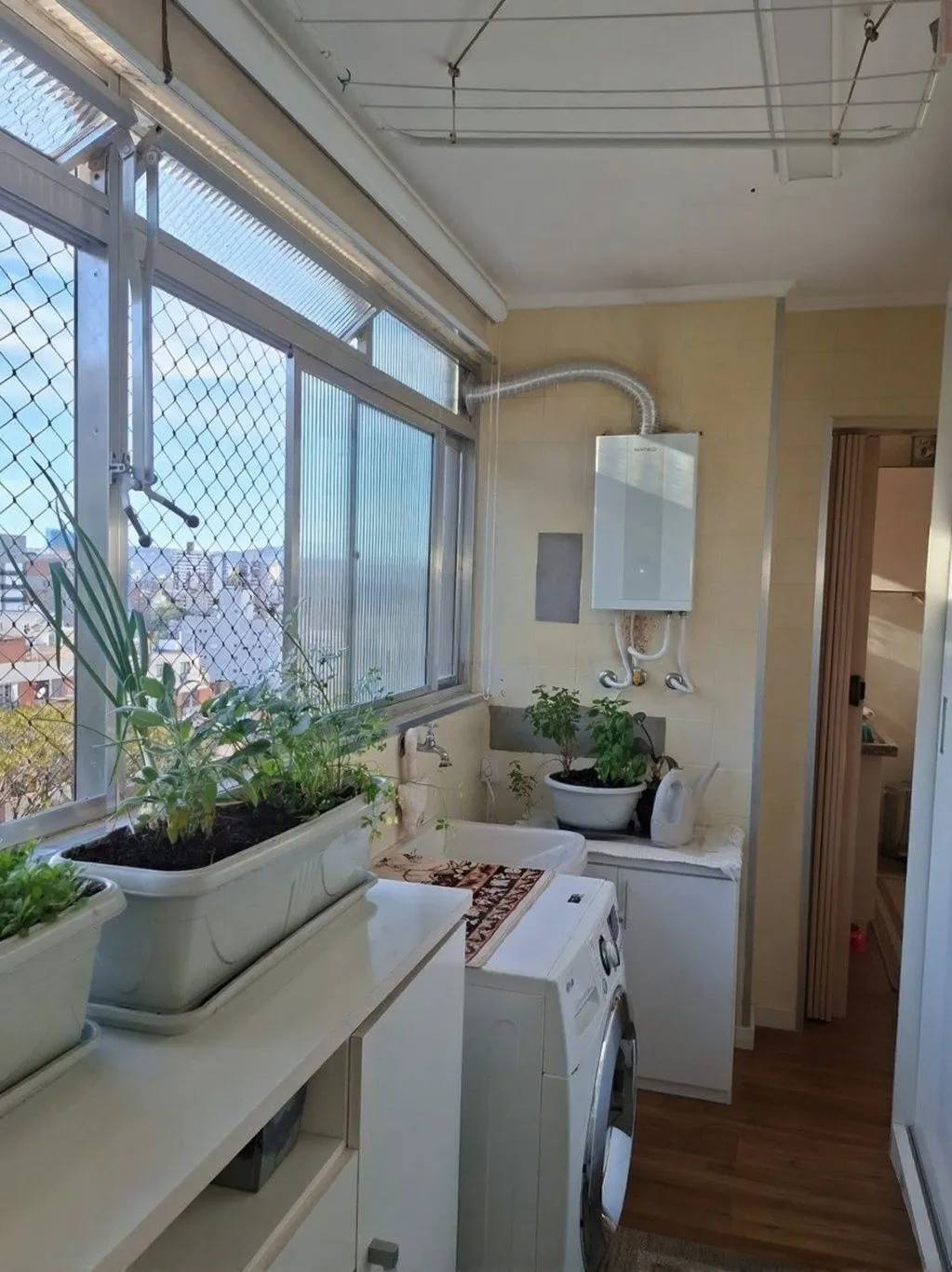 Imagem Vende-se apartamento com 3 quartos (1 suíte), 122 m² e 1 vaga - Petrópolis