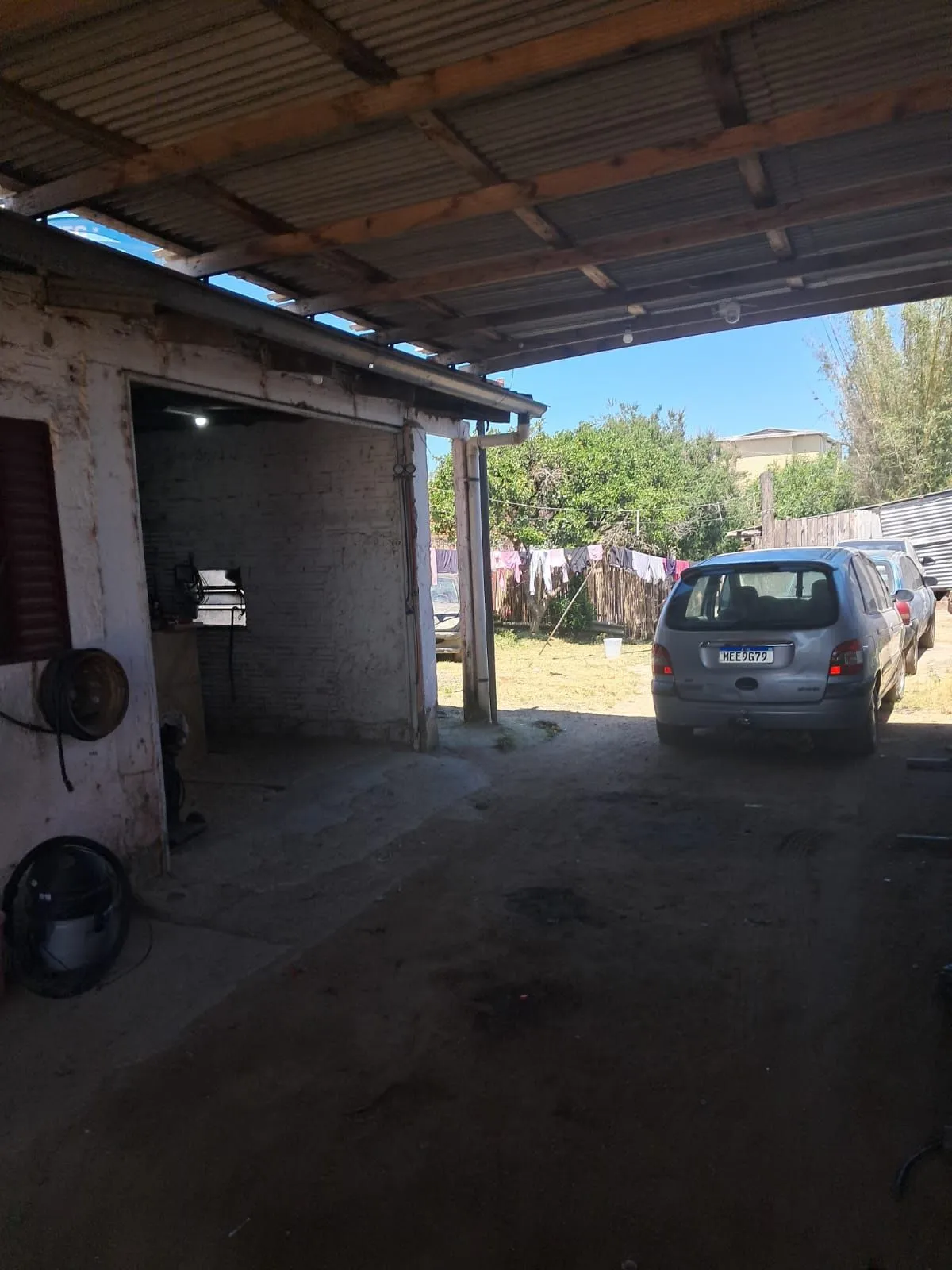 Imagem Terreno 11x160 com 2 casas