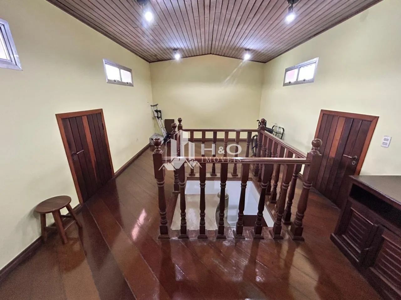Imagem Sobrado Alto Padrão com 3 Dormitórios, 1 Suíte, 6 Vagas, Quintal Amplo e Espaço Multifuncional - Cidade Líder - R$ 1.500.000