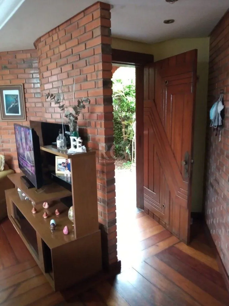 Imagem Casa para Venda - 256.87m², 3 dormitórios, sendo 1 suites, 2 vagas - Teresópolis
