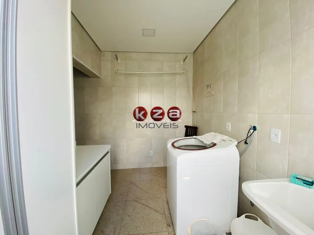 Imagem Luxuosa casa em condomínio à venda em Valinhos-SP, no Condomínio Canto Del Bosco: 3 quartos, 3 suítes, 3 salas, 4 vagas de garagem, 367m².