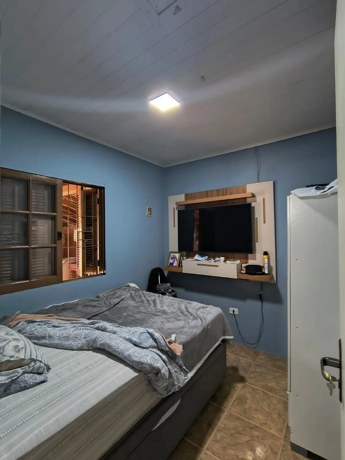 Imagem Casa de esquina com 3 dormitórios no bairro Campo Novo