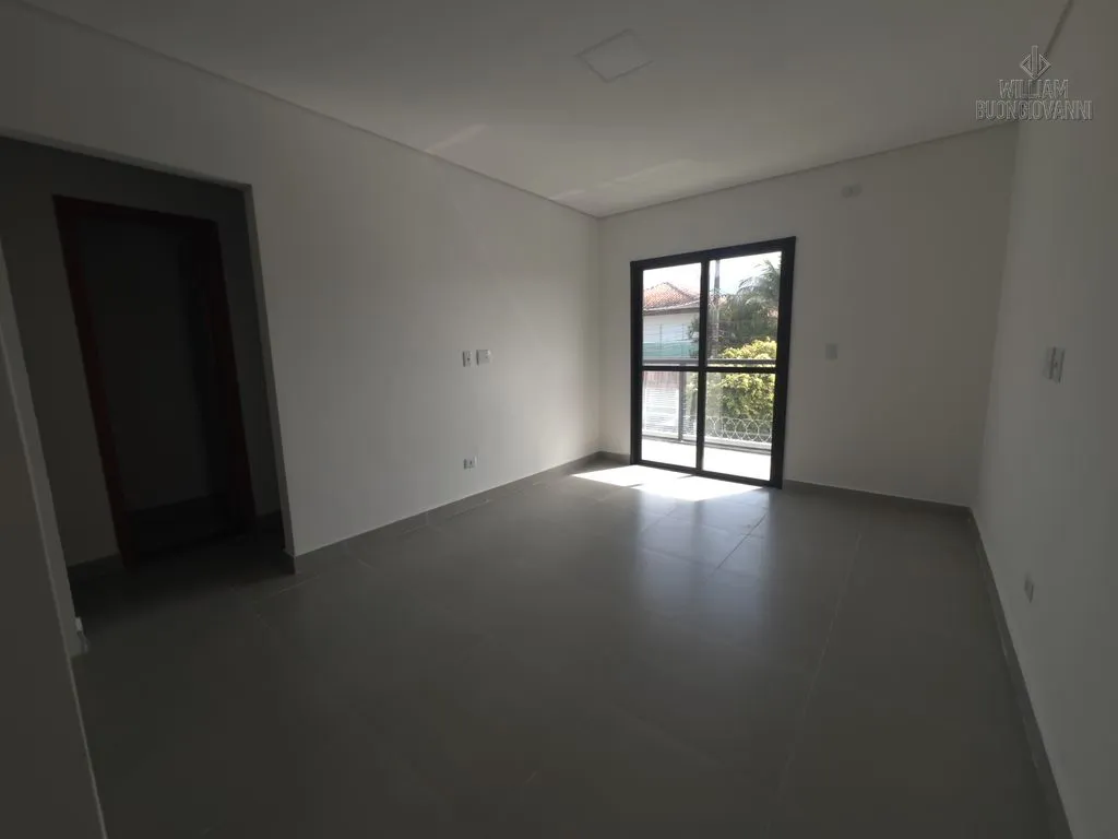 Imagem CASA SOBREPOSTA EM CONDOMÍNIO NA PRAIA GRANDE | ENTRADA A PARTIR DE R$ 6 MIL!
