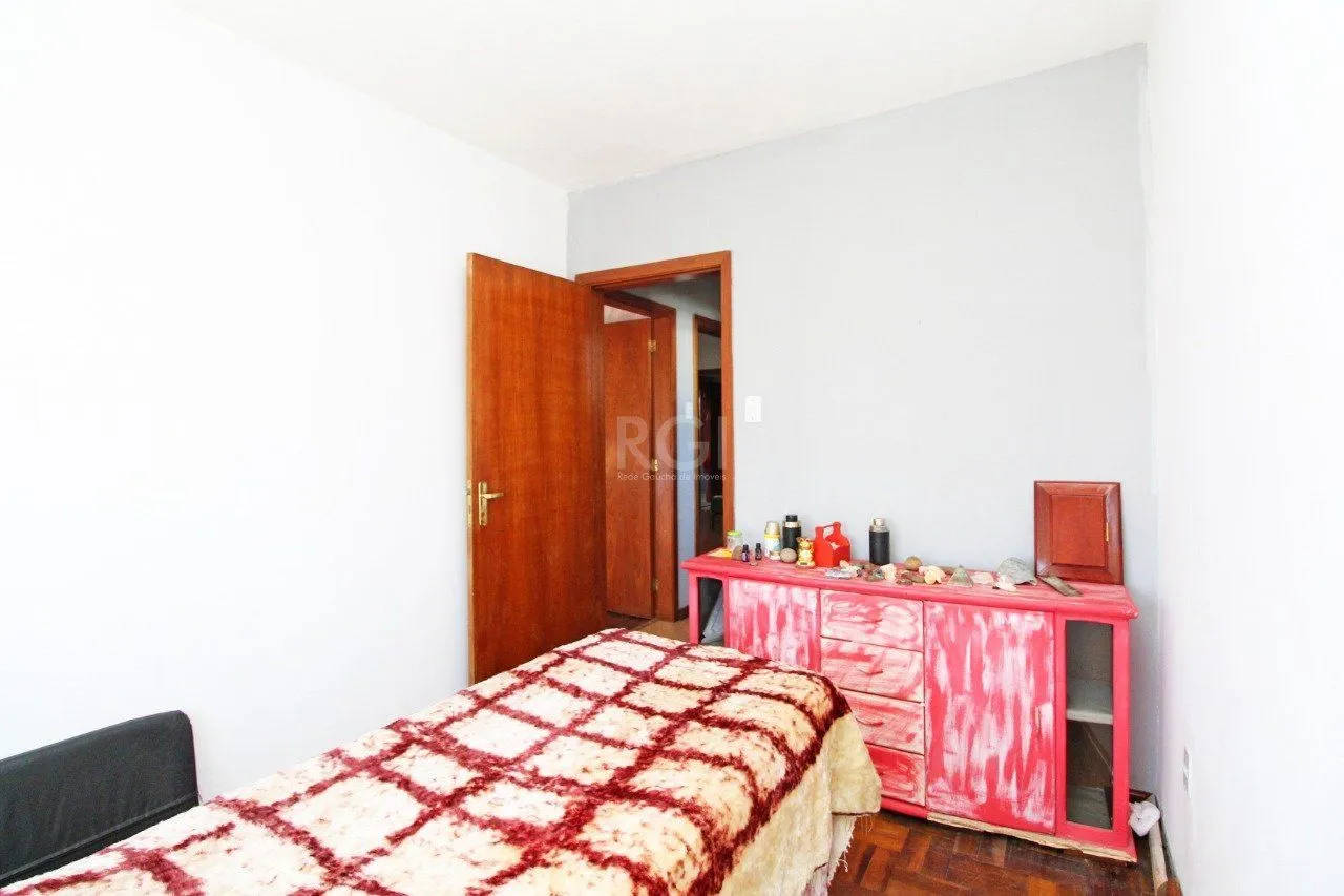 Imagem Casa 5 dormitórios, 1 suíte, 2 vagas de garagem, no bairro Camaquã, Poa/RS.