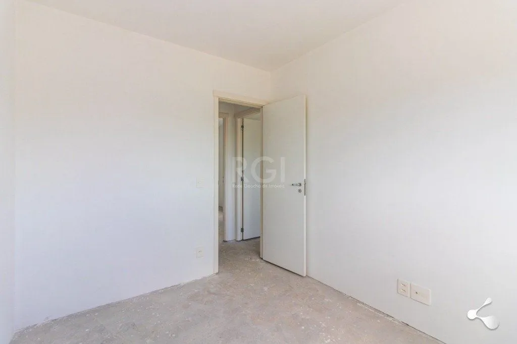 Imagem vende 03 dormitórios, living para dois ambientes, banheiro social, cozinha com churrasqueira e área de serviço com garagem