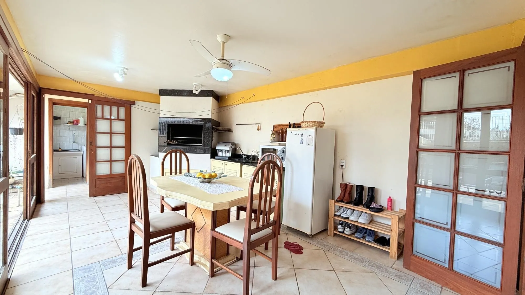 Imagem Casa para Venda - 260m², 4 dormitórios, sendo 1 suites, 4 vagas - Nonoai