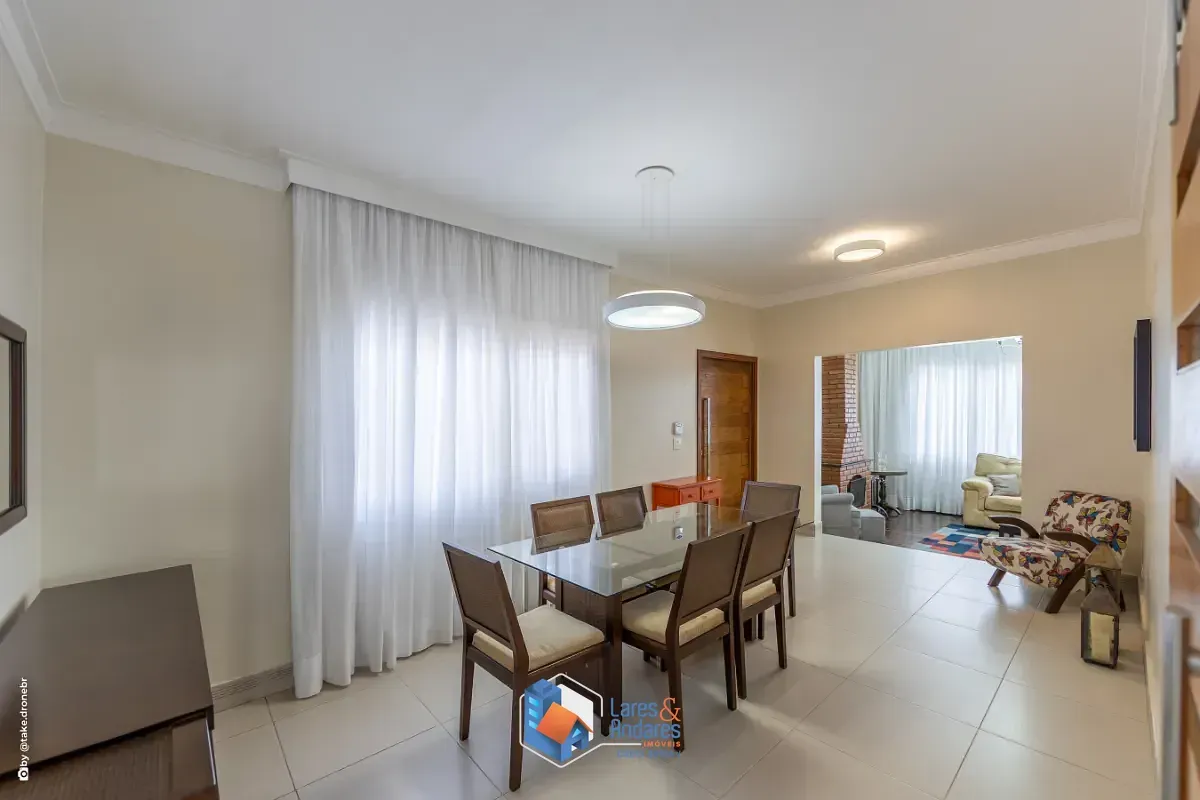 Imagem Casa para venda em Interlagos com 3 quartos, sendo 1 suíte, 379m²