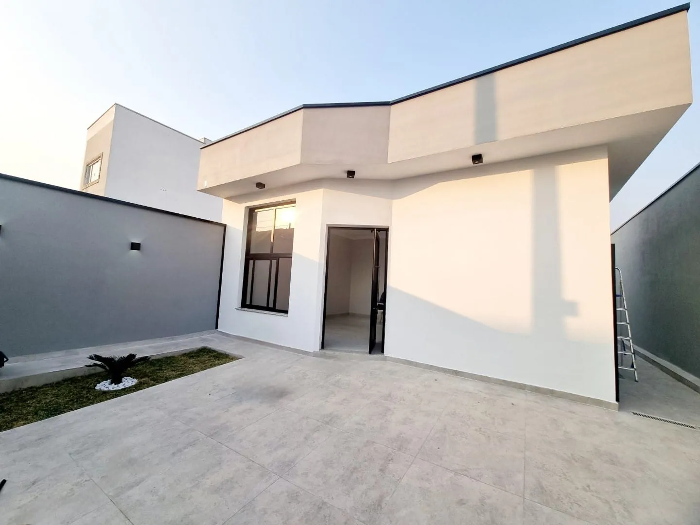 Imagem Casa térrea moderna com 3 dormitórios, suíte, closet, área gourmet e acabamentos de alta qualidade e bom gosto.