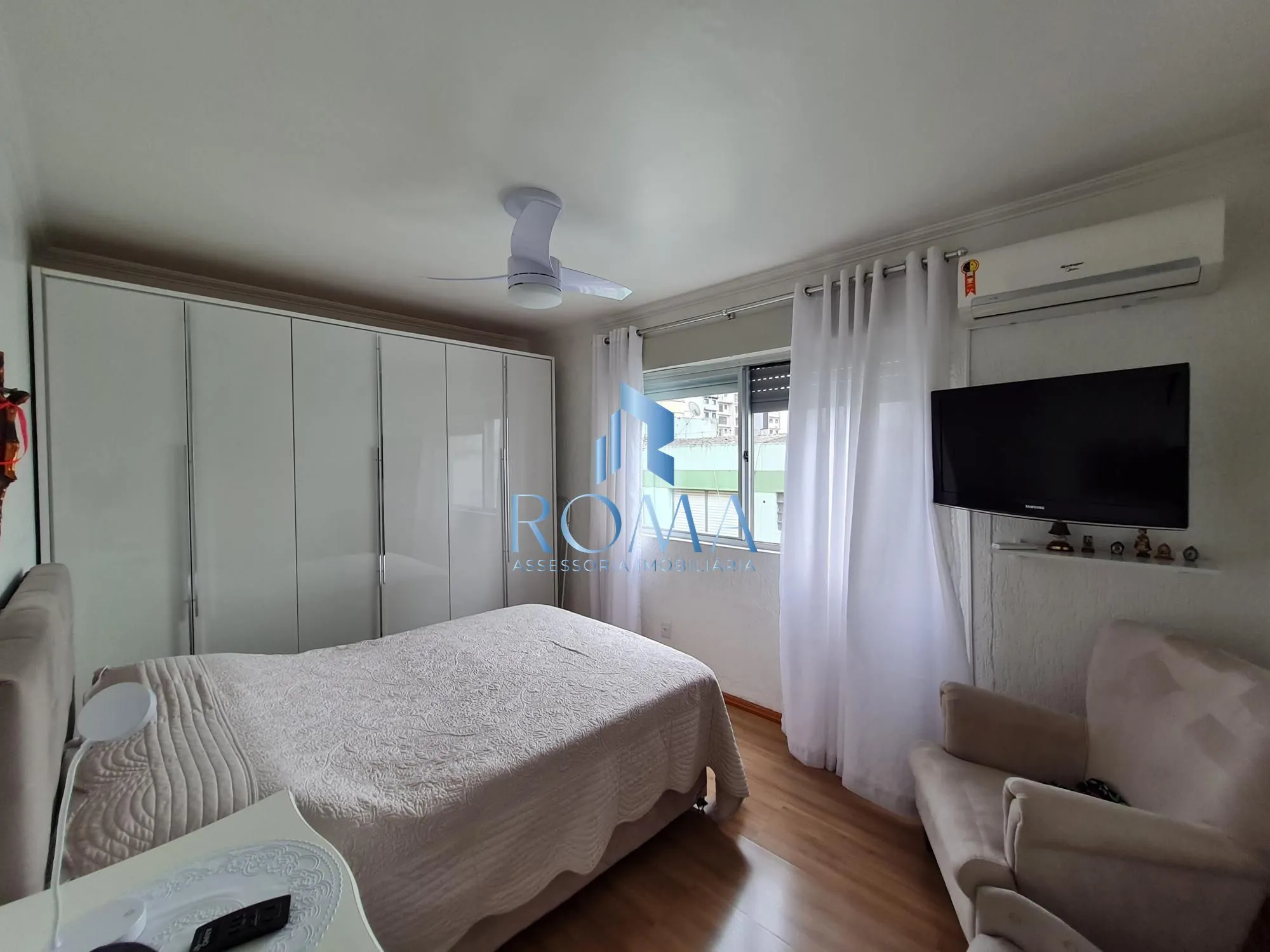Imagem Apartamento Semimobiliado com 3 Quartos à Venda em Santa Maria