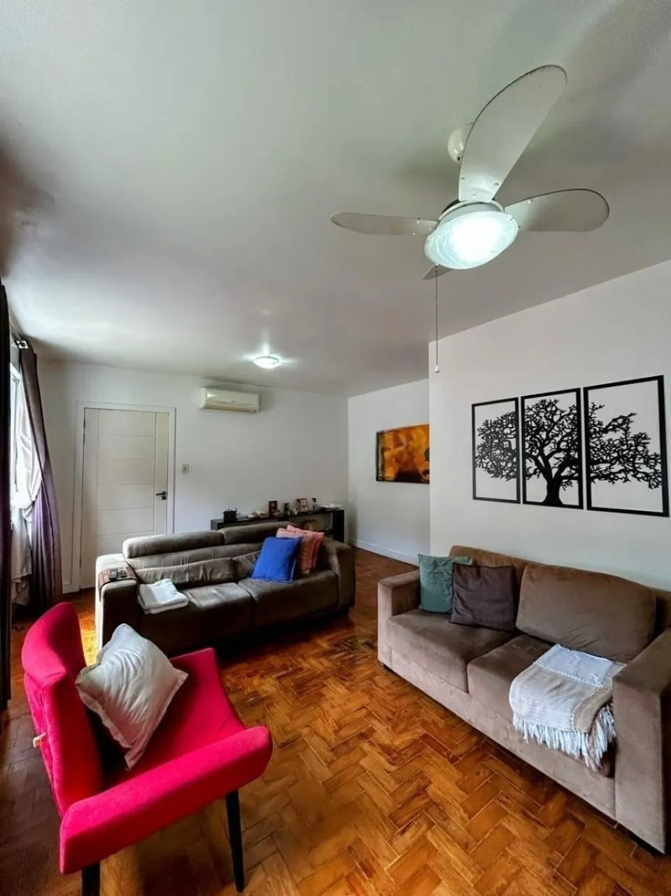 Imagem Casa com 170m², localizada no bairro Vila Ipiranga em Porto Alegre/RS.