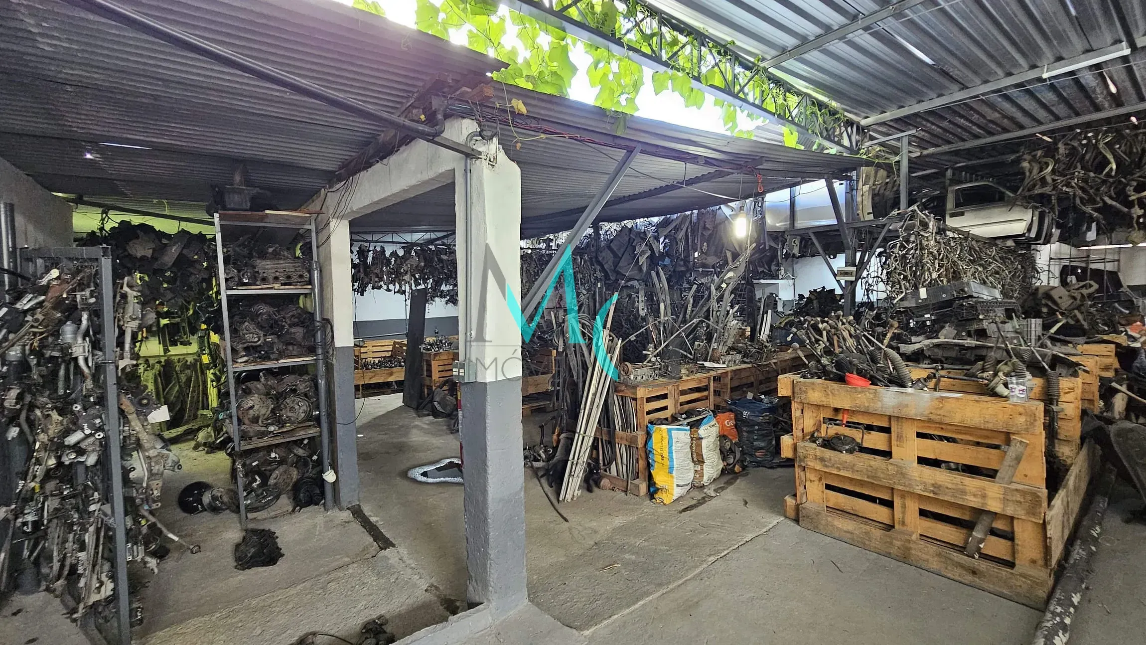 Imagem Galpão e Loja 550m² para locação por R$ 10.000,00 em Campo Grande, Rio de Janeiro, RJ