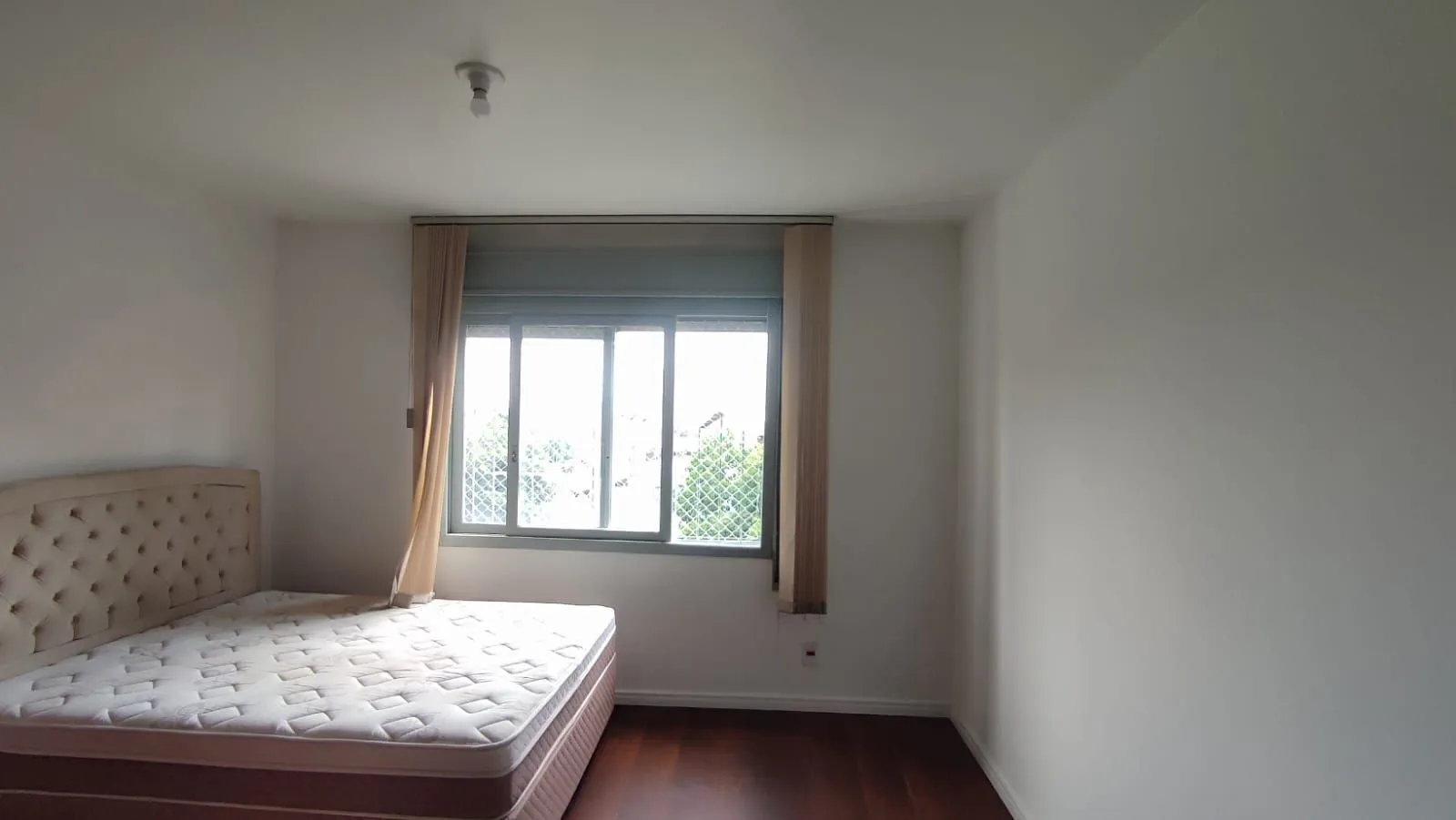 Imagem Apartamento 2 dorm com sacada, Mobiliado 1 vaga coberta Porto Alegre
