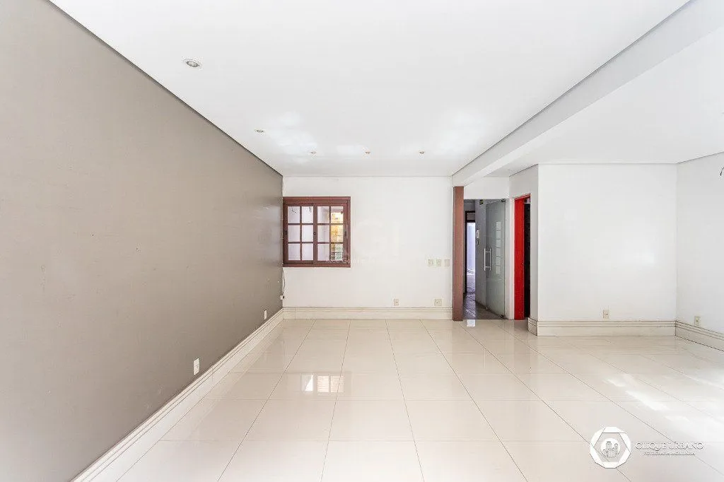 Imagem Casa para Venda - 330m², 4 dormitórios, sendo 3 suites, 2 vagas - Petrópolis