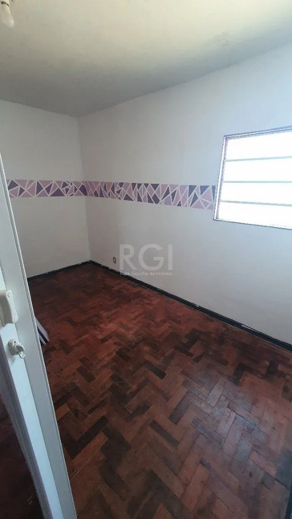 Imagem Casa para Venda - 290m², 4 dormitórios, sendo 2 suites, 2 vagas - Cascata