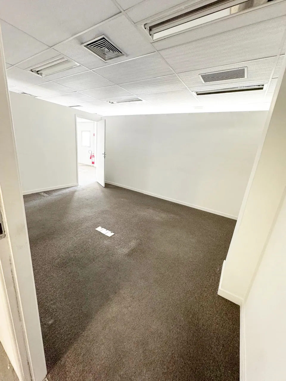 Imagem ALUGO ESTRATÉGICO PRÉDIO COMERCIAL NO BAIRRO VILA DAS BELEZAS!