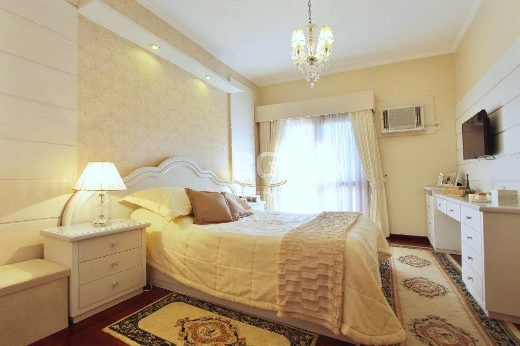 Imagem Casa para Venda - 250m², 3 dormitórios, sendo 1 suites, Teresópolis