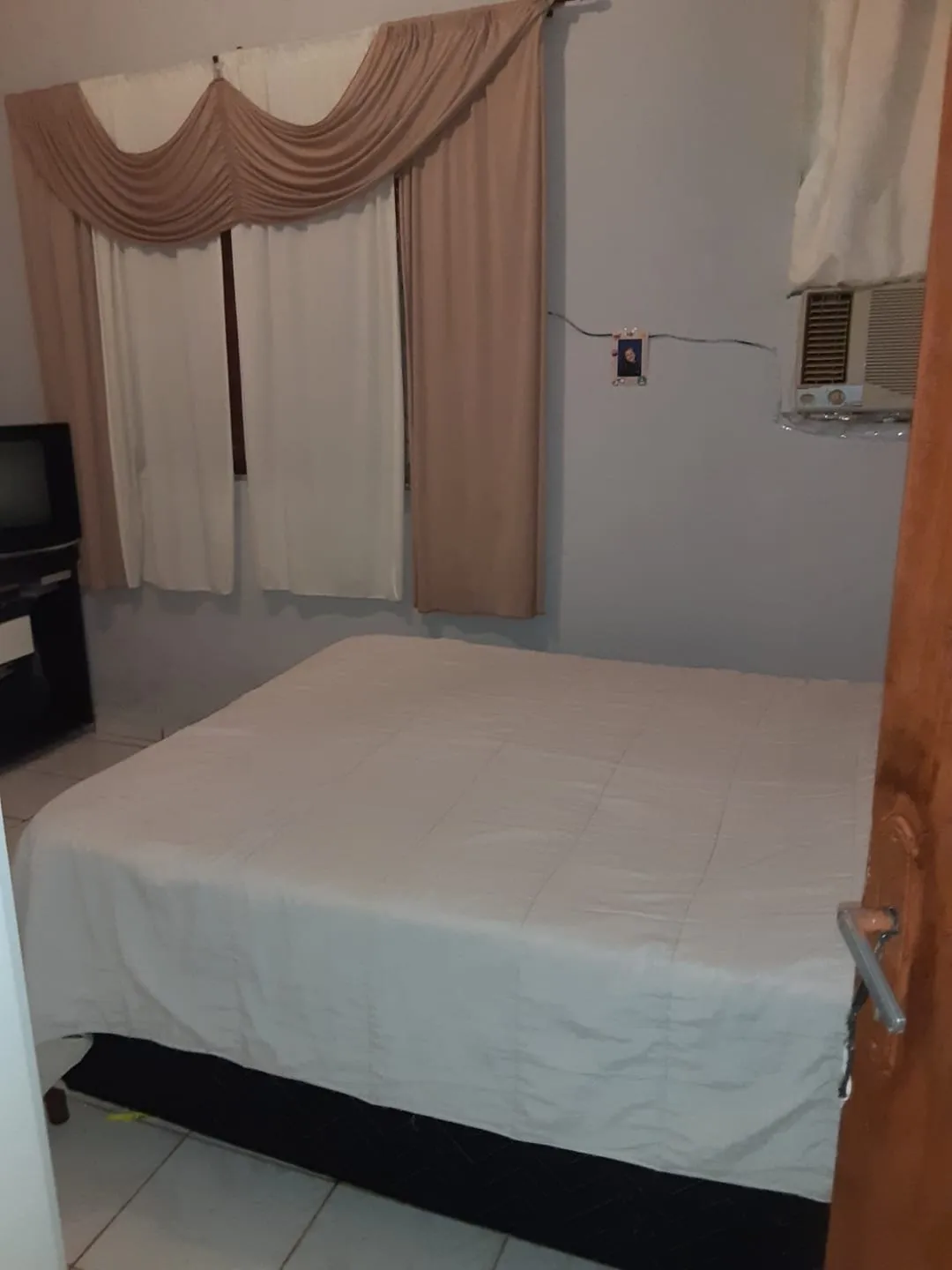 Imagem Casa à venda 4 Quartos, 1 Suite, 1 Vaga, Conjunto Residencial Araretama, Pindamonhangaba - SP