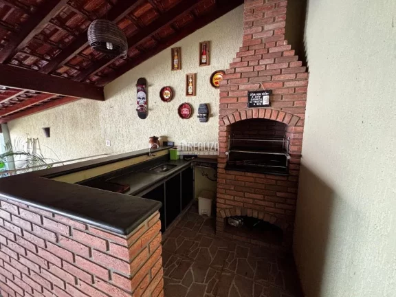 Imagem Casa à venda no bairro Estados Unidos em Uberaba - 3 dormitórios, 2 suítes, 3 garagens