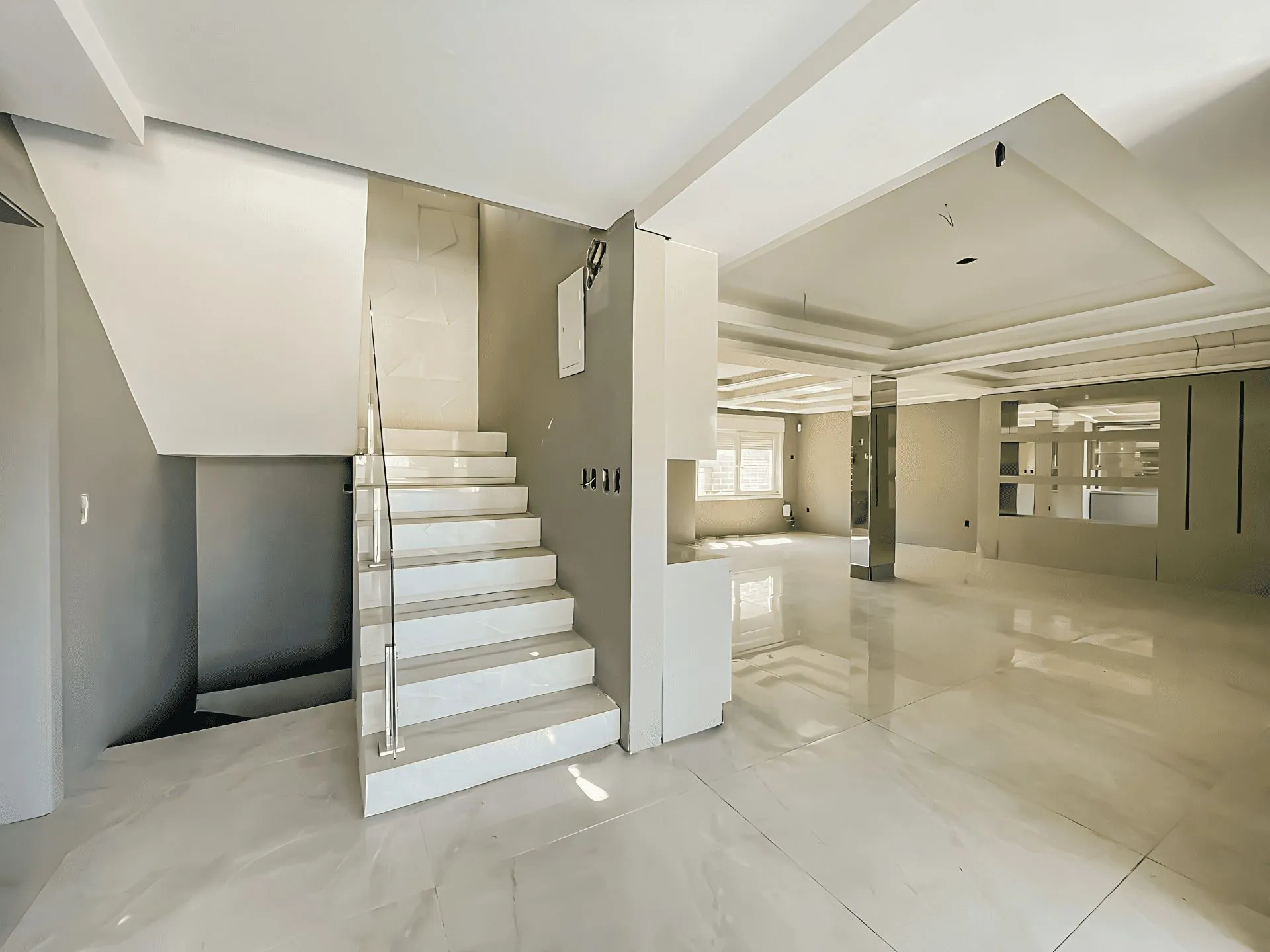 Imagem Casa Reformada com Piscina, 370m², 2 Suítes com Closet no Três Figueiras - POA