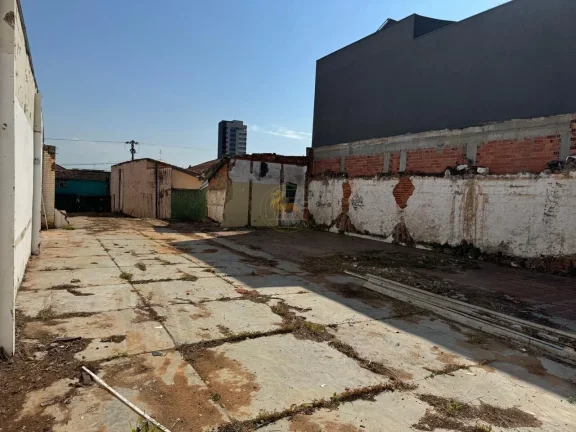 Imagem Invista no Centro de Itapetininga! Terreno Comercial 585 m² – Rua Quintino Bocaiuva