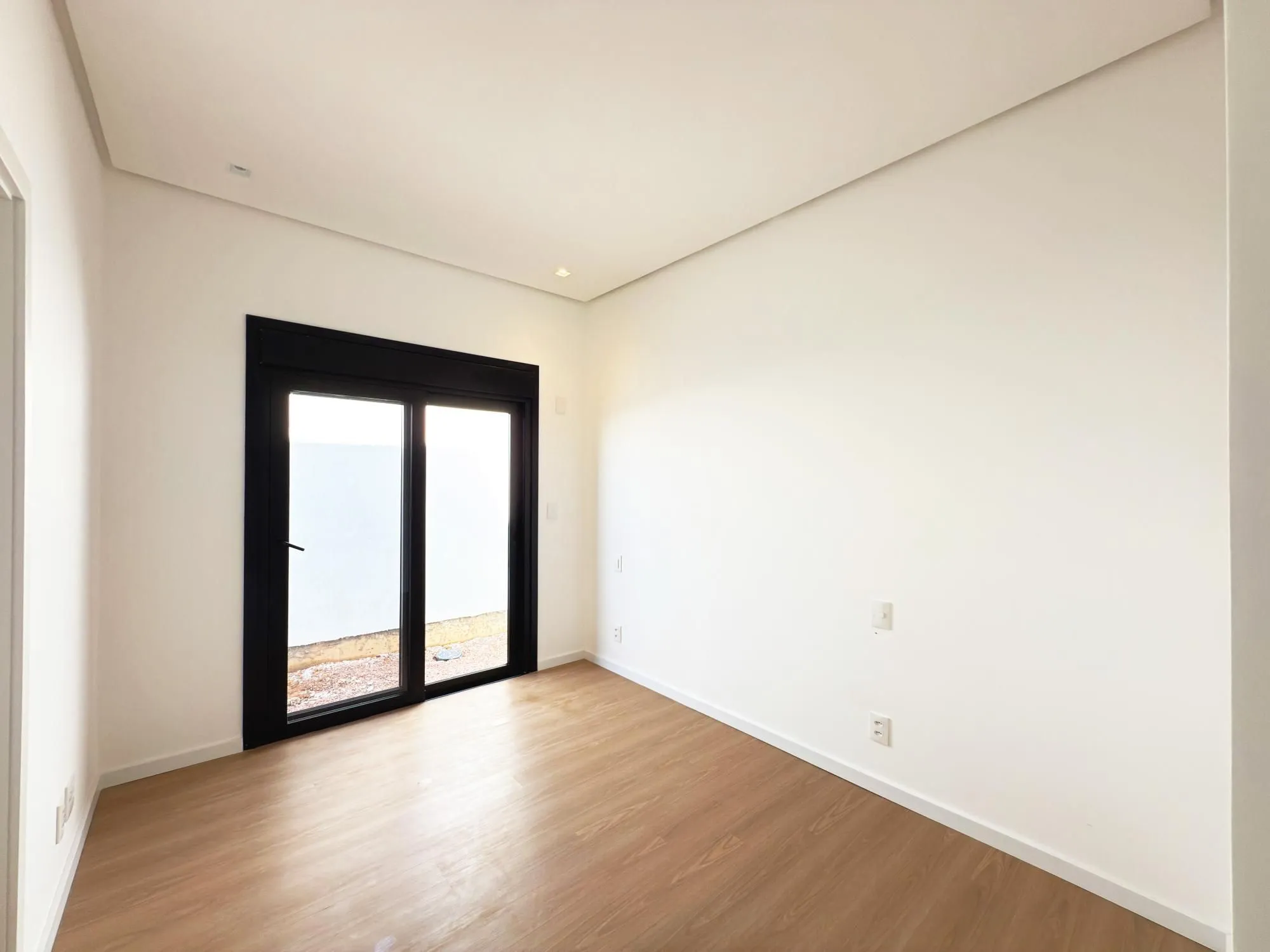 Imagem A casa conta com 434m2 de área construída, mas com um aproveitamento total dos 1.012m2 do lote
