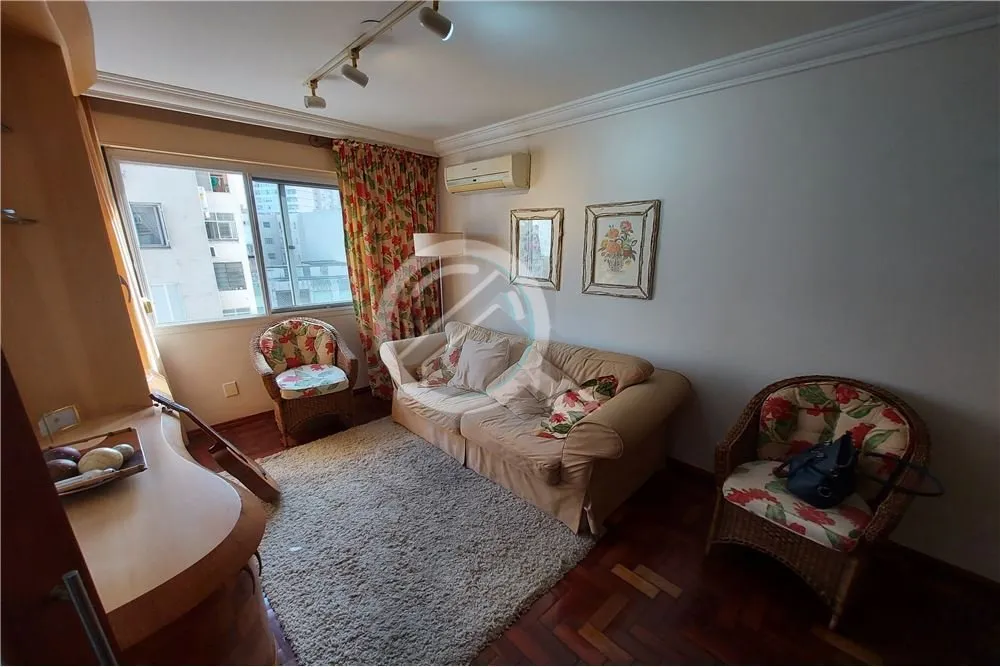 Apartamento, ensolarado de um dormitório, com peças amplas, semi-mobiliado, living dois ambientes,...