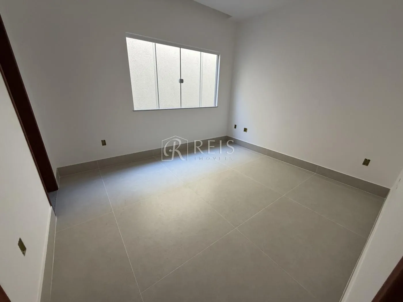 Imagem Casa para Venda em Rio das Ostras, Recreio, 4 dormitórios, 4 suítes, 6 banheiros, 2 vagas