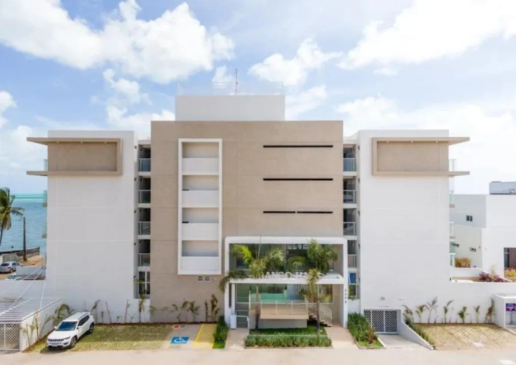Imagem Flat pé na areia no Bessa com varanda gourmet, mobiliado, lazer completo e excelente potencial para moradia ou investimento.