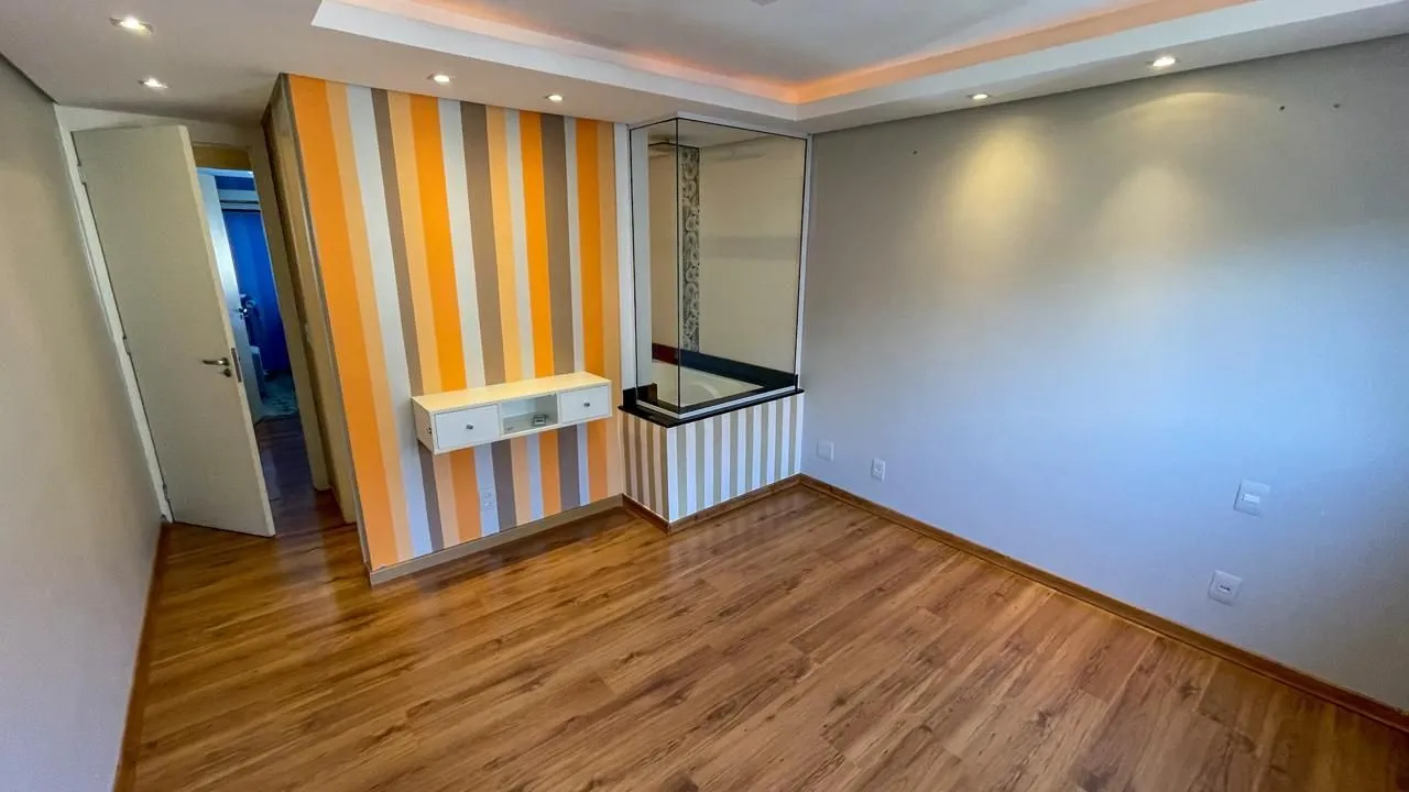 Imagem Casa em Condomínio 4 Dormitórios com Suíte no Lindoia - Porto Alegre