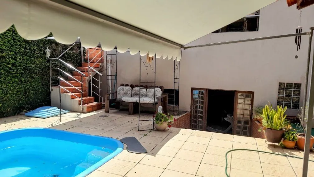 Imagem Linda Casa de Esquina com 230 M². Área de Lazer Completa.