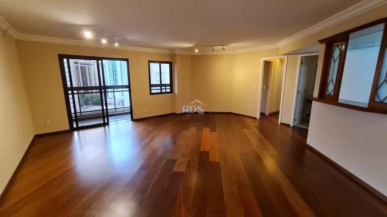 Foto do imóvel Vende lindo apartamento de 120m², com 3 dormitórios, sendo 1 suíte e 2 vagas. Totalmente reformado. em AVENIDA JANDIRA
