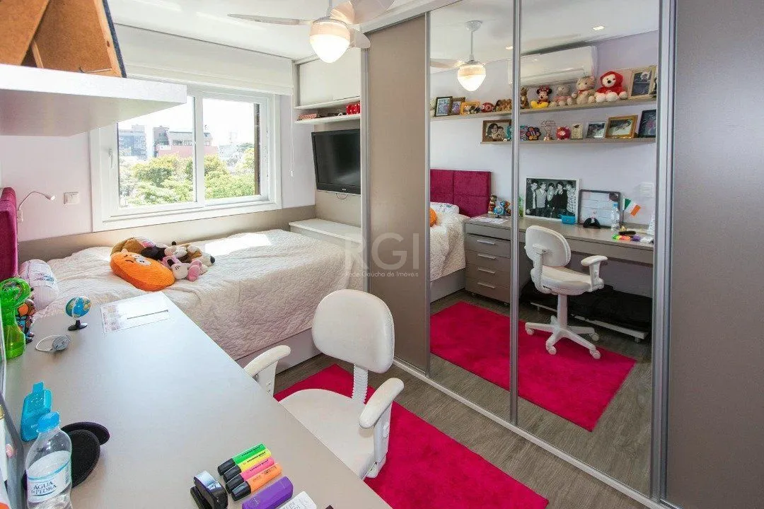 Imagem Cobertura para Venda - 230.43m², 3 dormitórios, sendo 3 suites, 2 vagas - Menino Deus