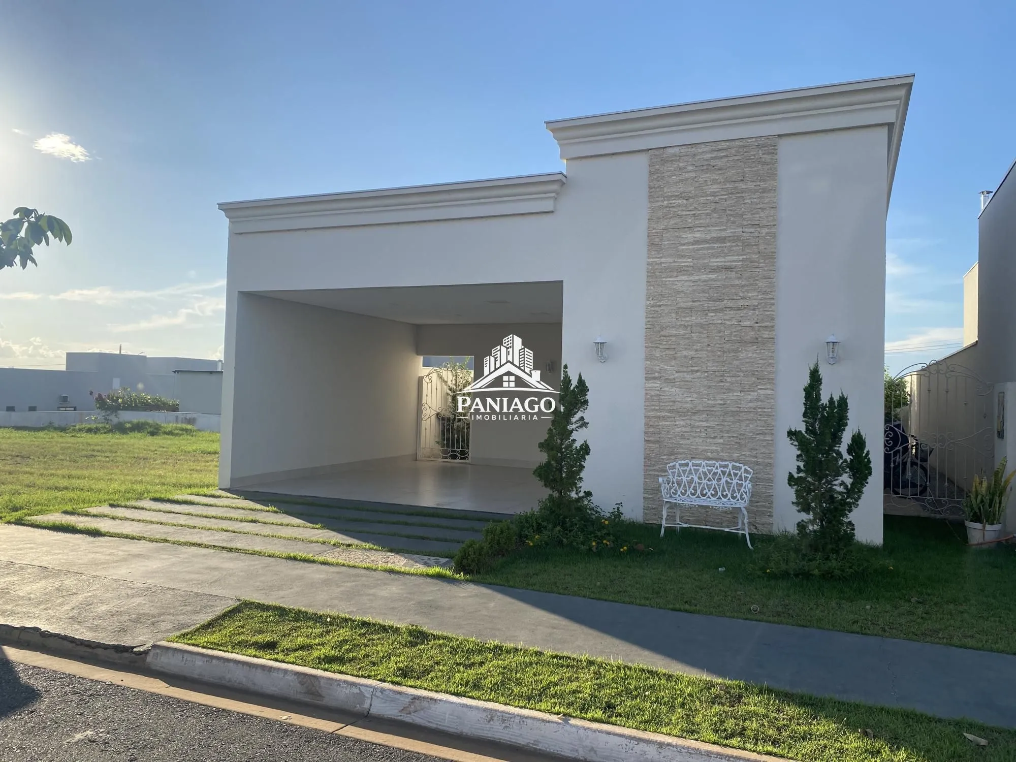 Imagem Casa porteira fechada, 3 quartos e energia solar Primor das Torres Cuiabá - MT